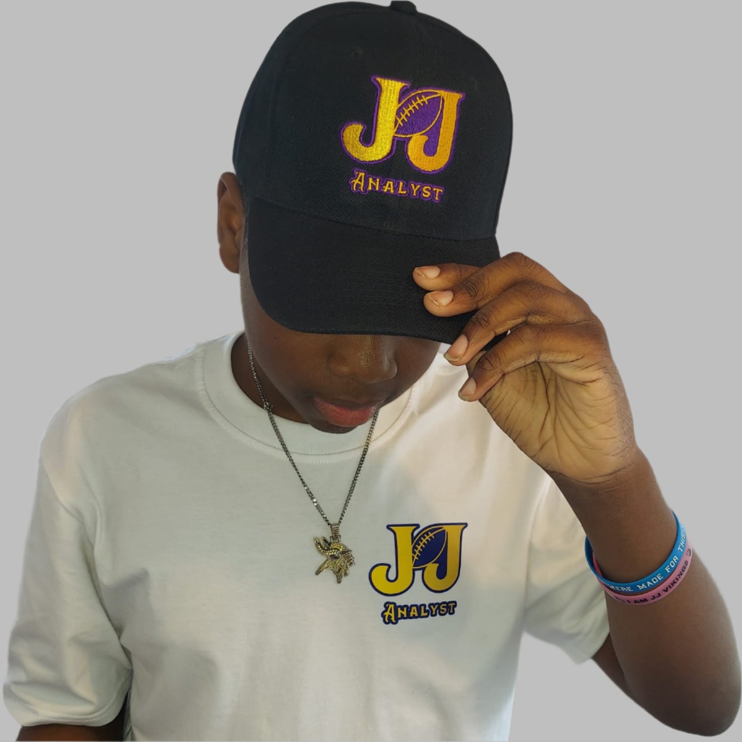 Hats/Black. One size fit all (velcro)